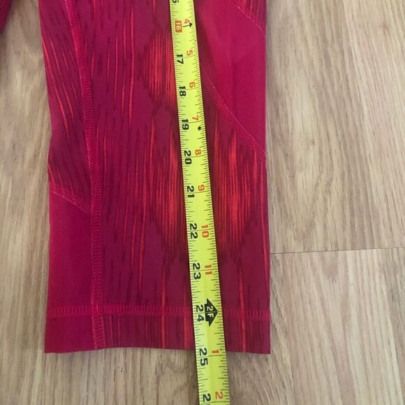 LOLE Pink Mesh Back Zipped Pocket Capri Leggings - Picture 5 of 9